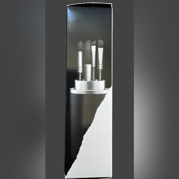 MAC ❤️ LMTD ED ❤️ Look in a Box BASIC 4 BRUSH SET ❤️ HUGE Lipstick Holder ❤️ NIB - Picture 4 of 9